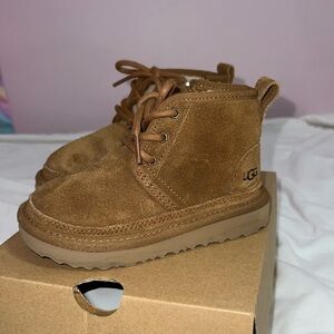 Uggs Neumell chestnut size 9 toddler great condition